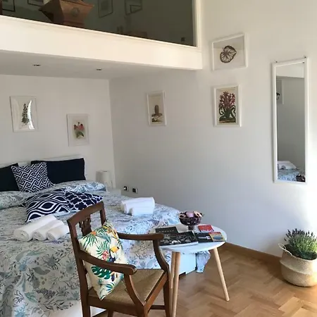 Ella's * Naples